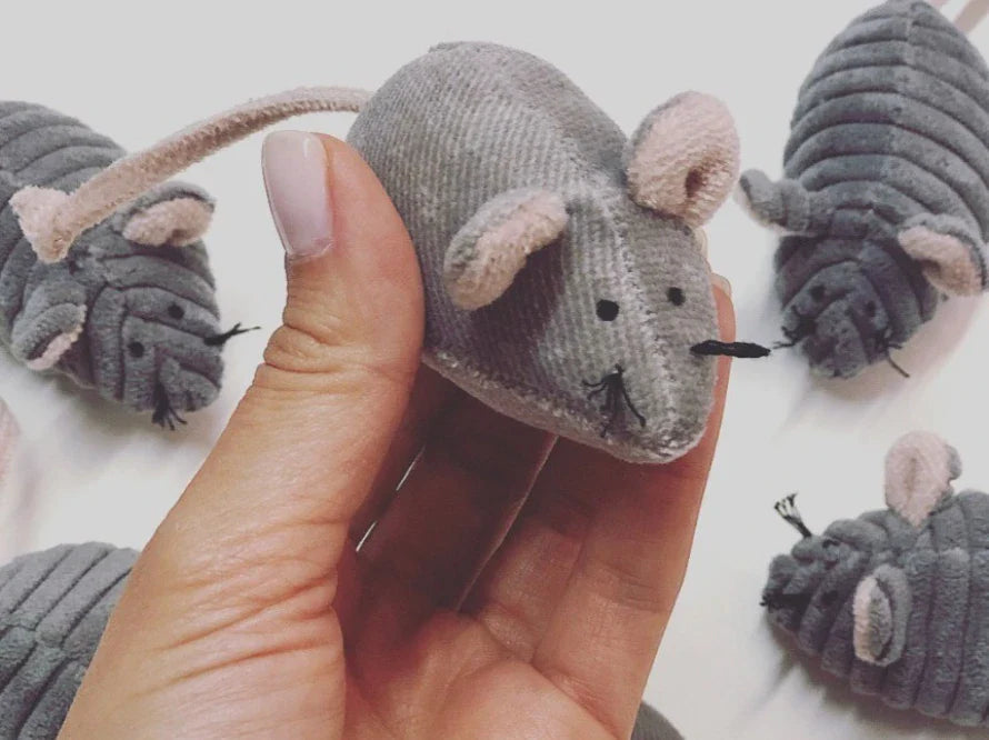MAUS MARIA Katzenspielzeug mit Katzenminze aus Wollfilz / Handgemachte