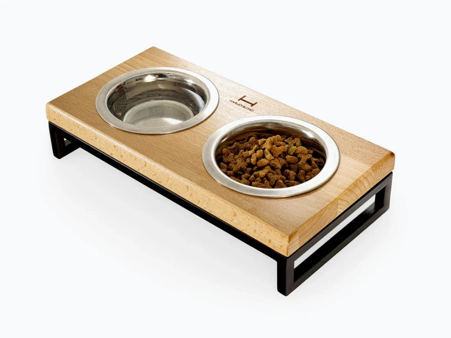 LUNCH BAR Hundenapf / Holz Napfständer mit zwei Edelstahlnäpfen für kleine Hunde / schwarzer Metallrahmen