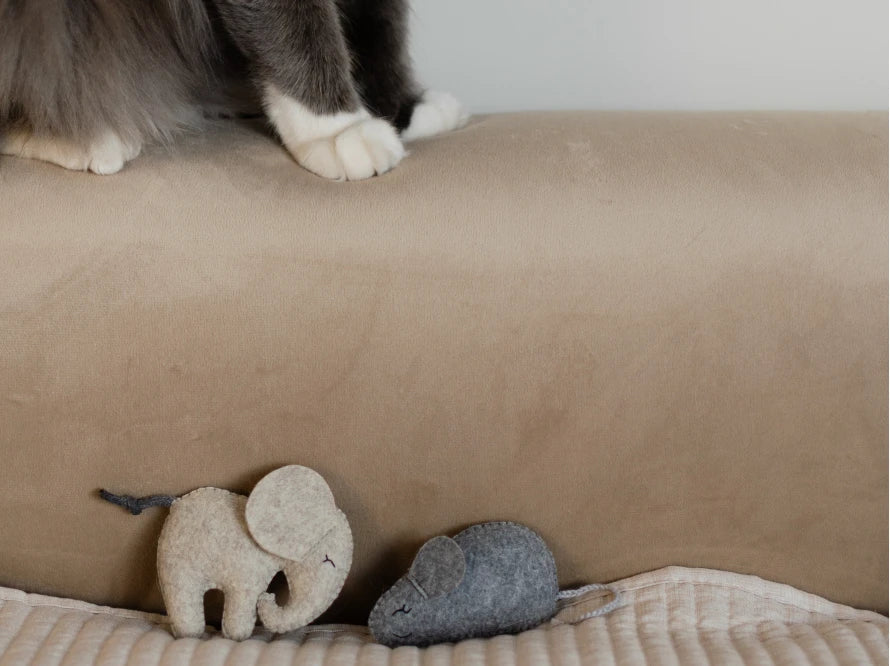 MAUS SHANTI Katzenspielzeug mit Katzenminze aus Wollfilz / Handgemachte