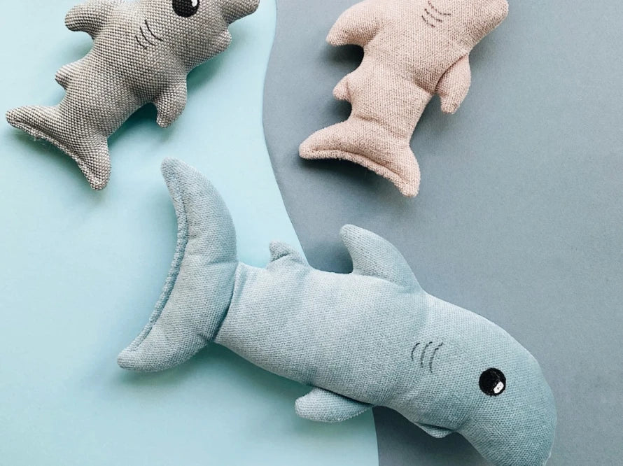 BABY SHARK Katzenspielzeug / interaktives Plüschtier / sanftes Rascheln