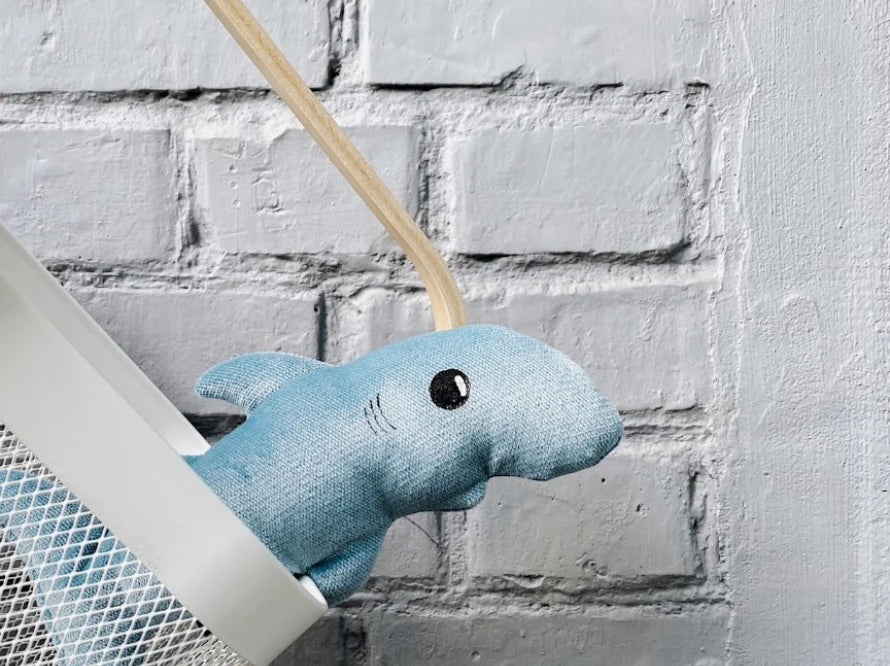 BABY SHARK Katzenspielzeug / interaktives Plüschtier / sanftes Rascheln