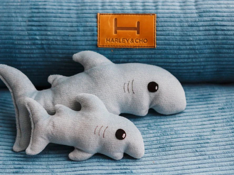 BABY SHARK Katzenspielzeug / interaktives Plüschtier / sanftes Rascheln