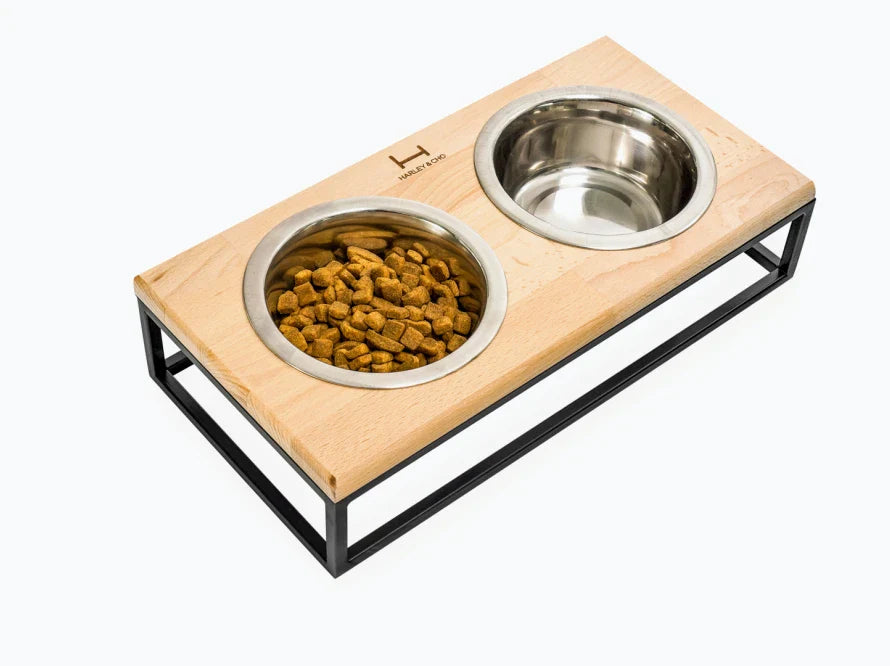 LUNCH BAR Hundenapf / Holz Napfständer mit zwei Edelstahlnäpfen für kleine Hunde / schwarzer Metallrahmen