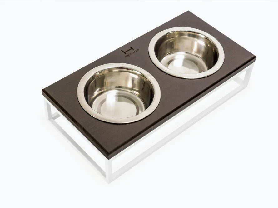 LUNCH BAR Hundenapf / Holz Napfständer mit zwei Edelstahlnäpfen für kleine Hunde / weißer Metallrahmen