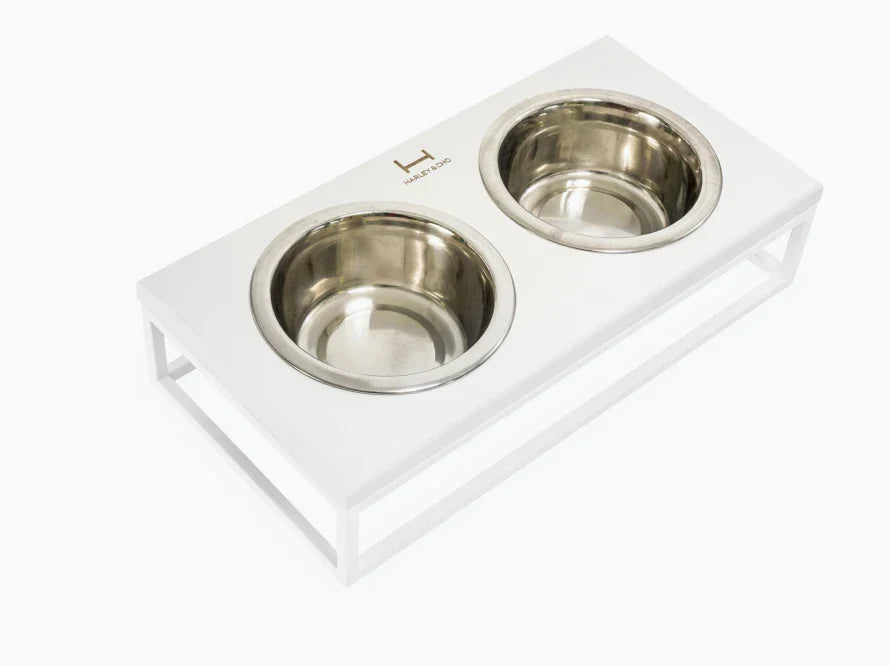 LUNCH BAR Katzennapf / Holz Napfständer mit zwei Edelstahlnäpfen für Katzen / weißer Metallrahmen